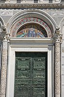 Pisa, Domportal.JPG